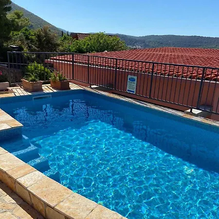 Holiday home Delfin Vis
